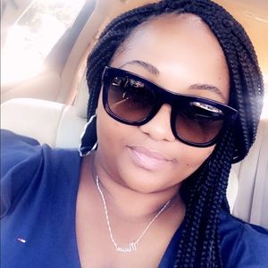 Meet your Posher, Monica